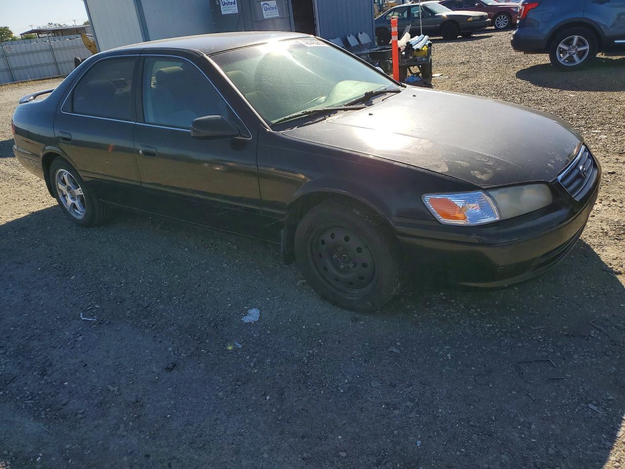 2000 Toyota Camry Le - Фото 4