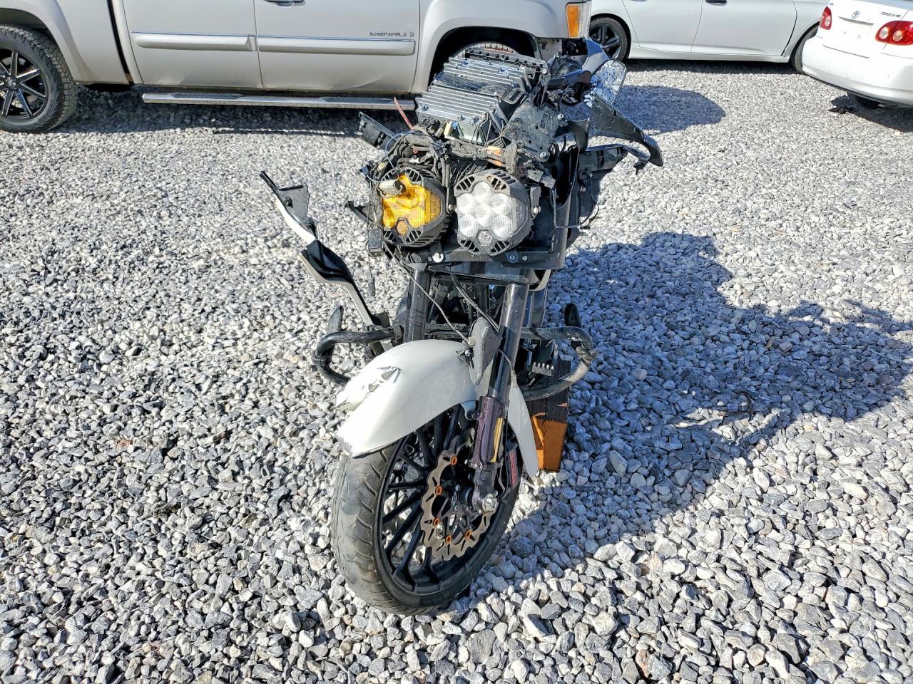 2018 Harley-Davidson Fltrxs Road Glide Special - Image 2