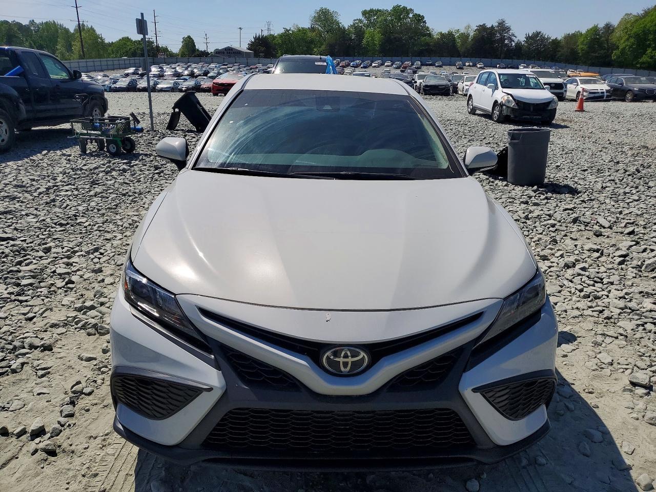 2023 Toyota Camry Se - Image 5