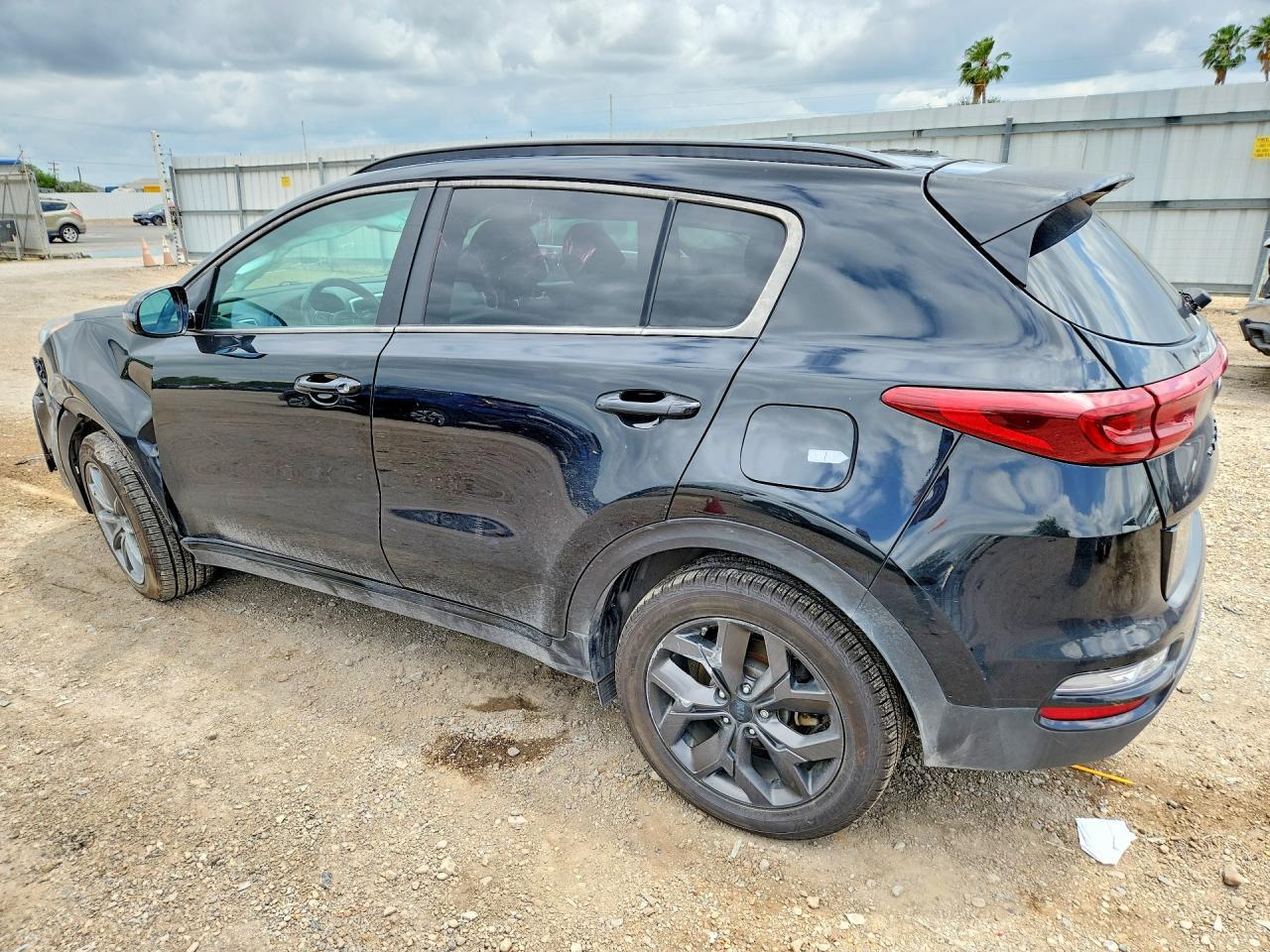 2022 Kia Sportage S - Image 2