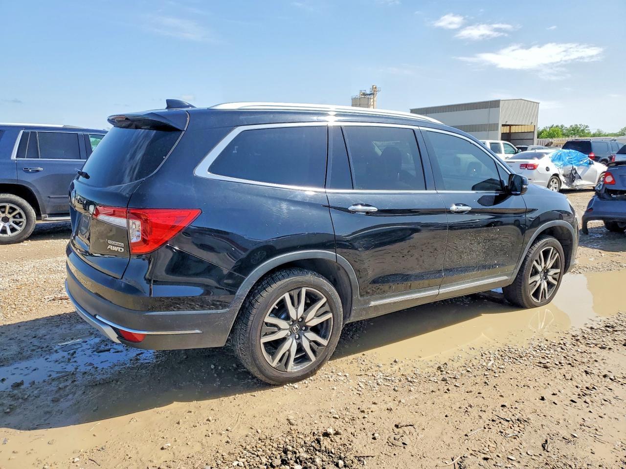 2019 Honda Pilot Touring - Image 3