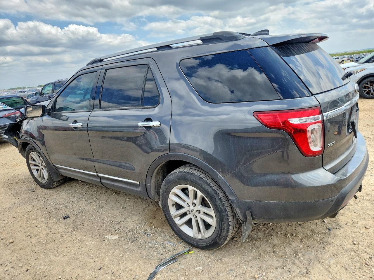 2015 Ford Explorer Xlt - Фото 2