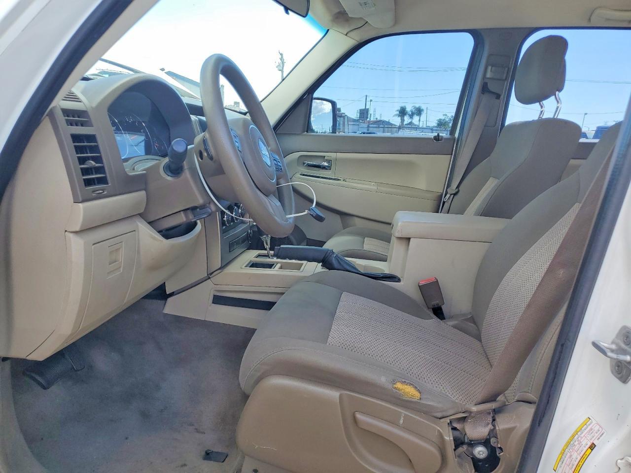 2012 Jeep Liberty - Image 7