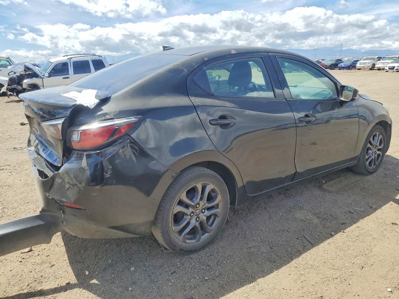 2019 Toyota Yaris Le - Image 3
