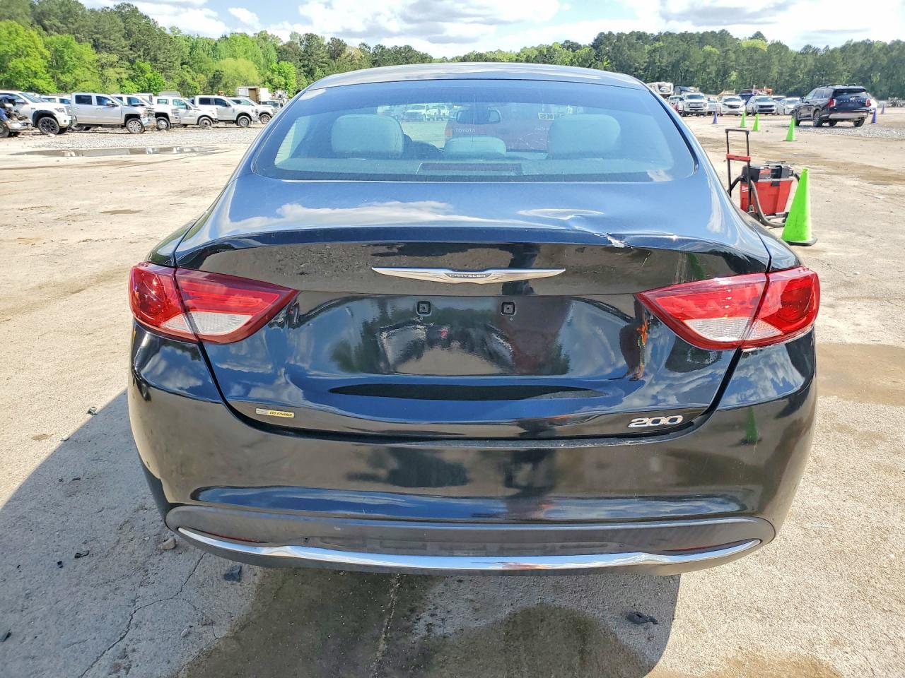 2015 Chrysler 200 Limited - Image 6