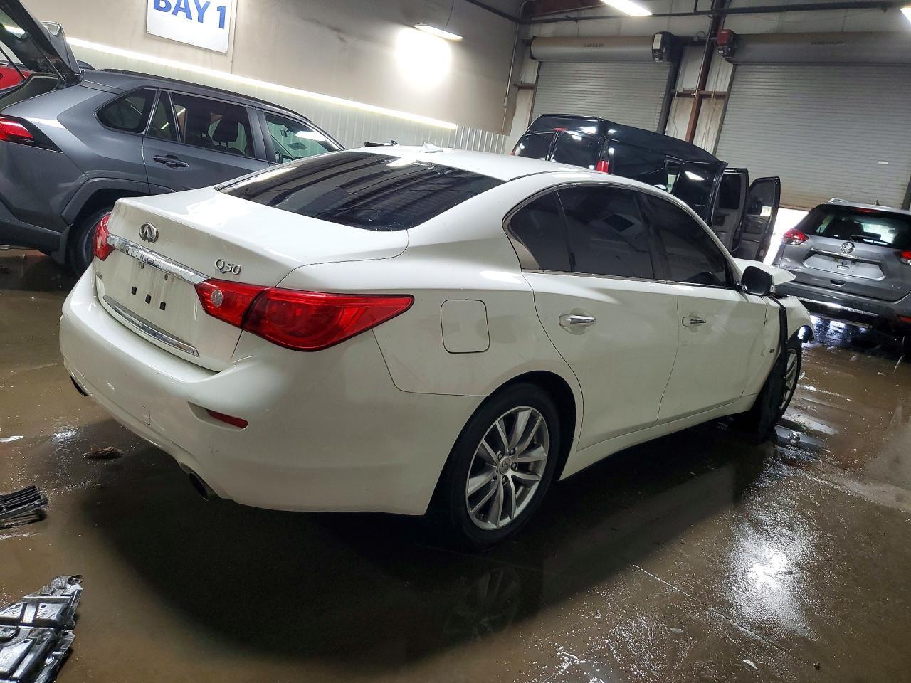 2017 Infiniti Q50 2.0T - Фото 3