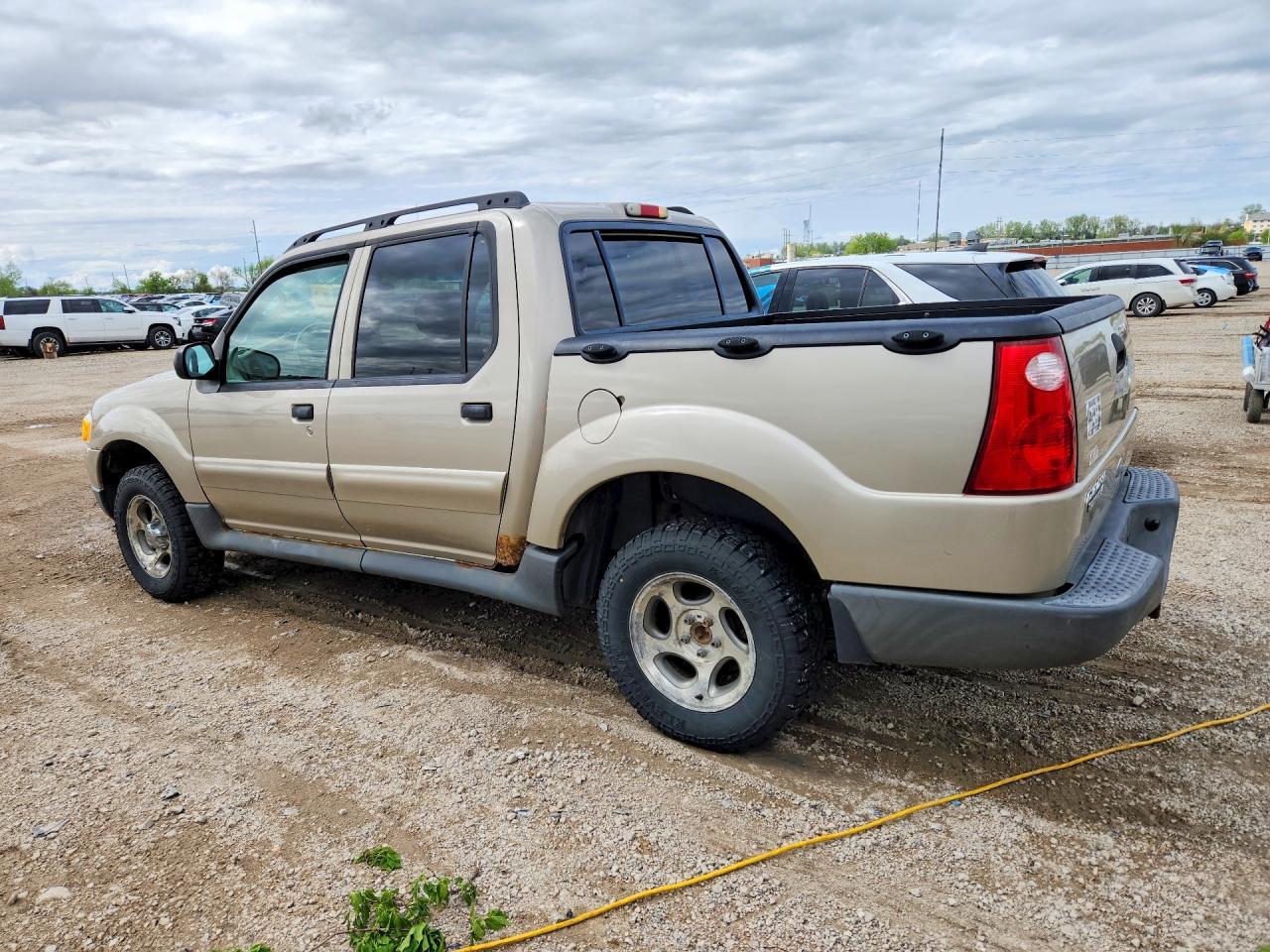 2004 Ford Explorer Sport Trac - Image 2