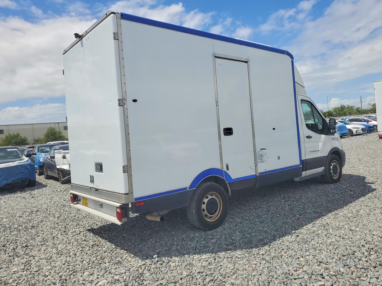 2021 Ford Transit Delivery Truck - Фото 3