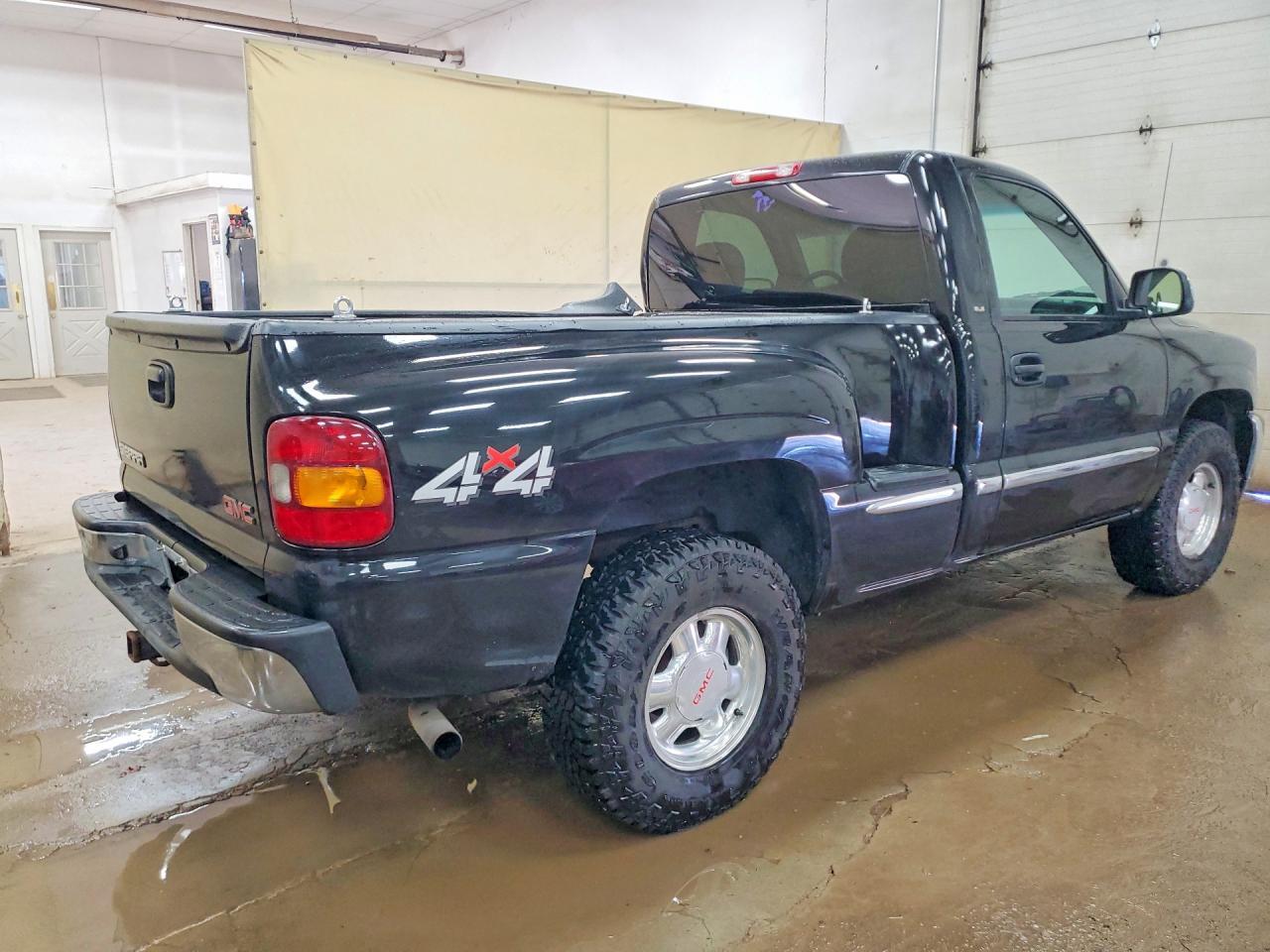 2002 GMC New Sierra K1500 - Image 3