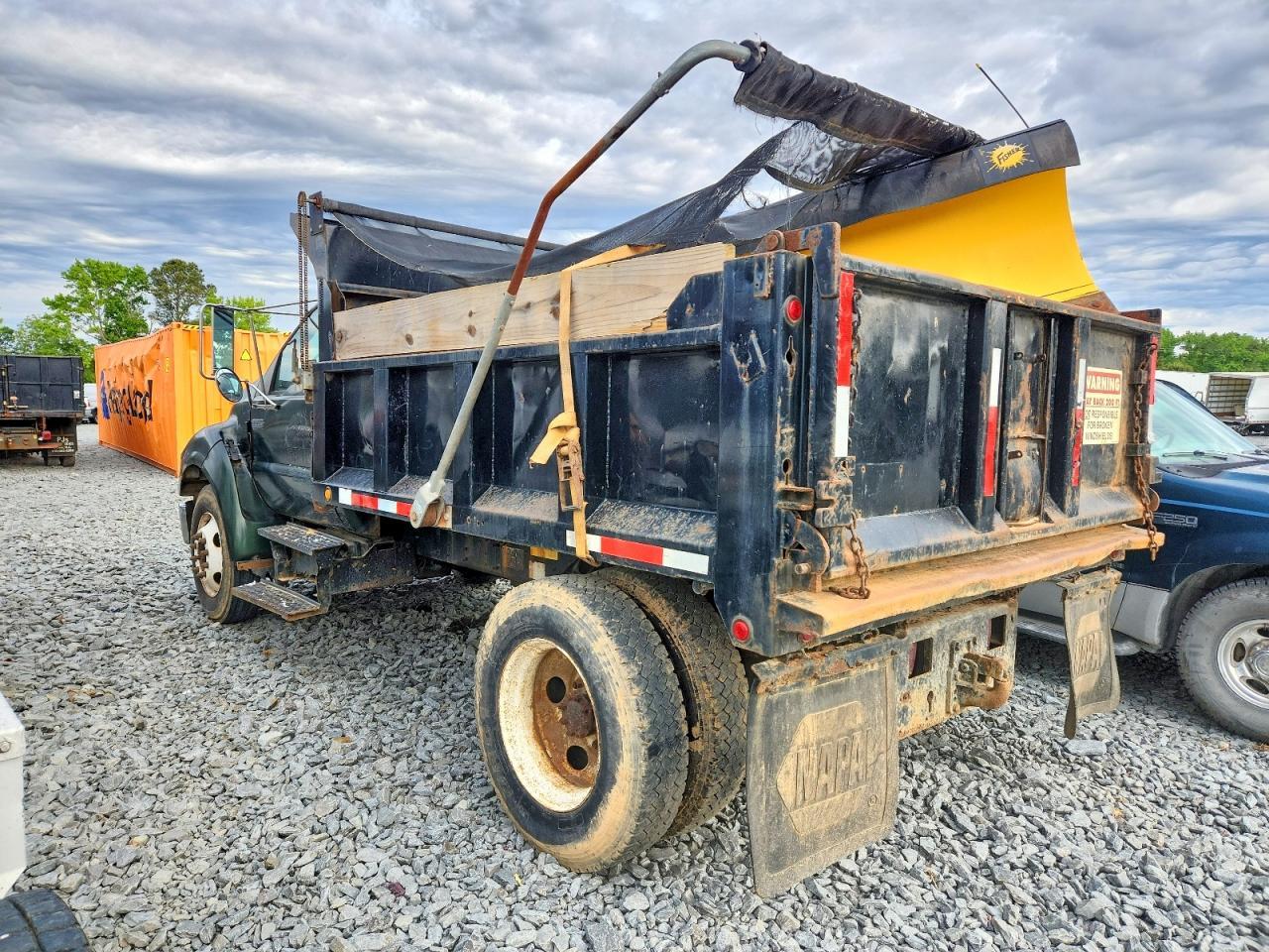 2005 Ford F650 Super Duty Dump Truck - Image 3
