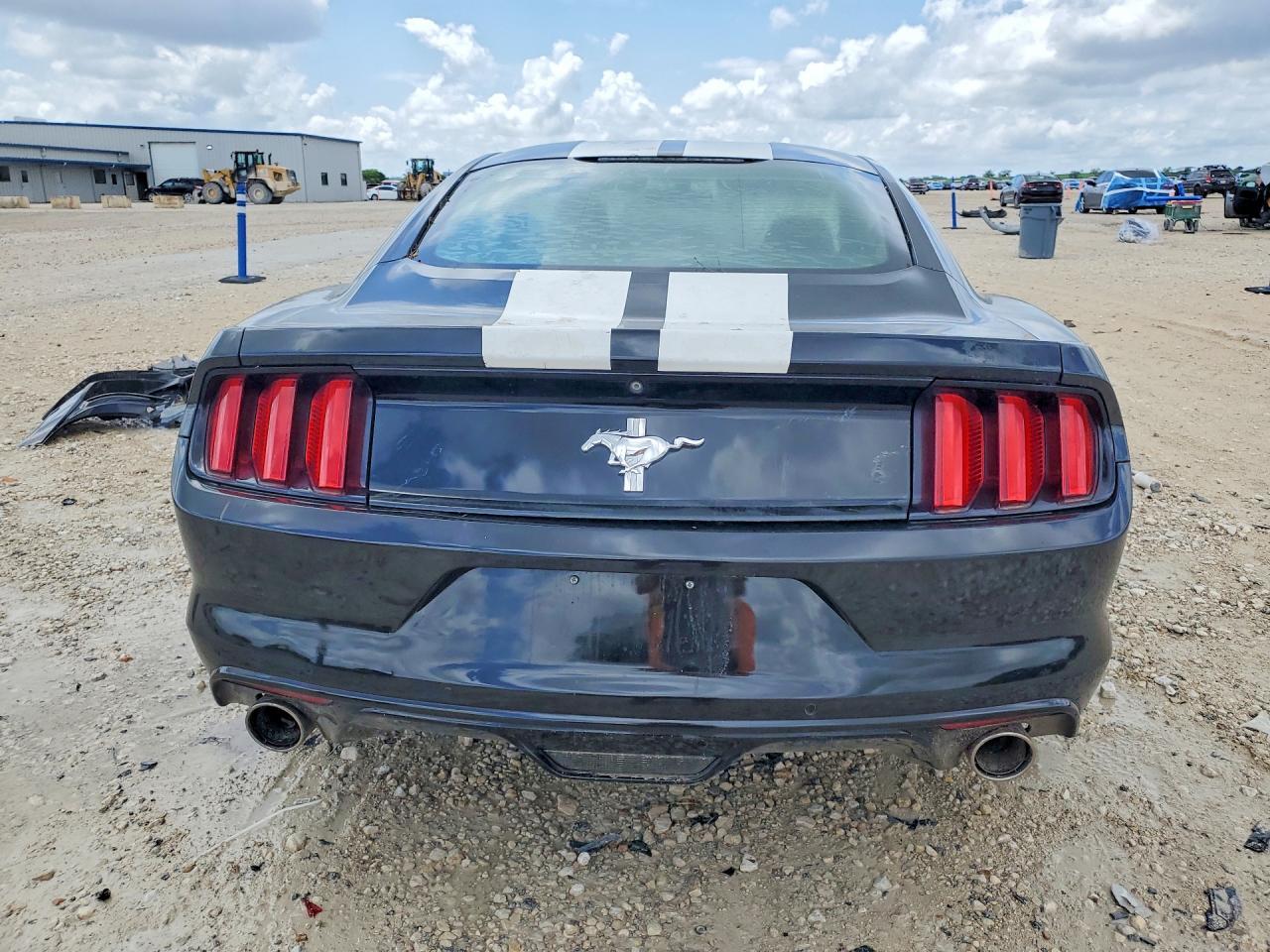2015 Ford Mustang - Image 6