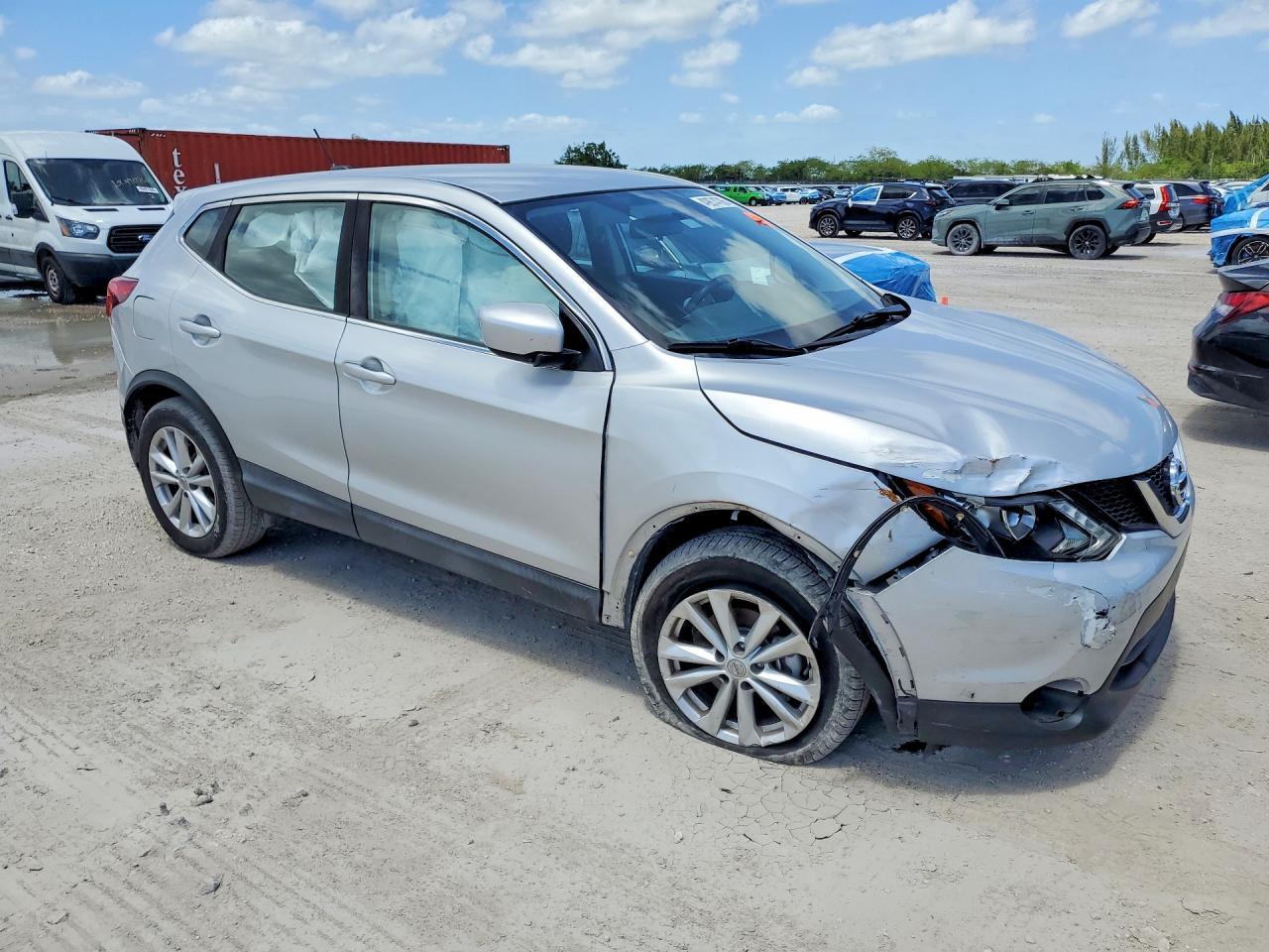 2017 Nissan Rogue Sport S - Фото 4