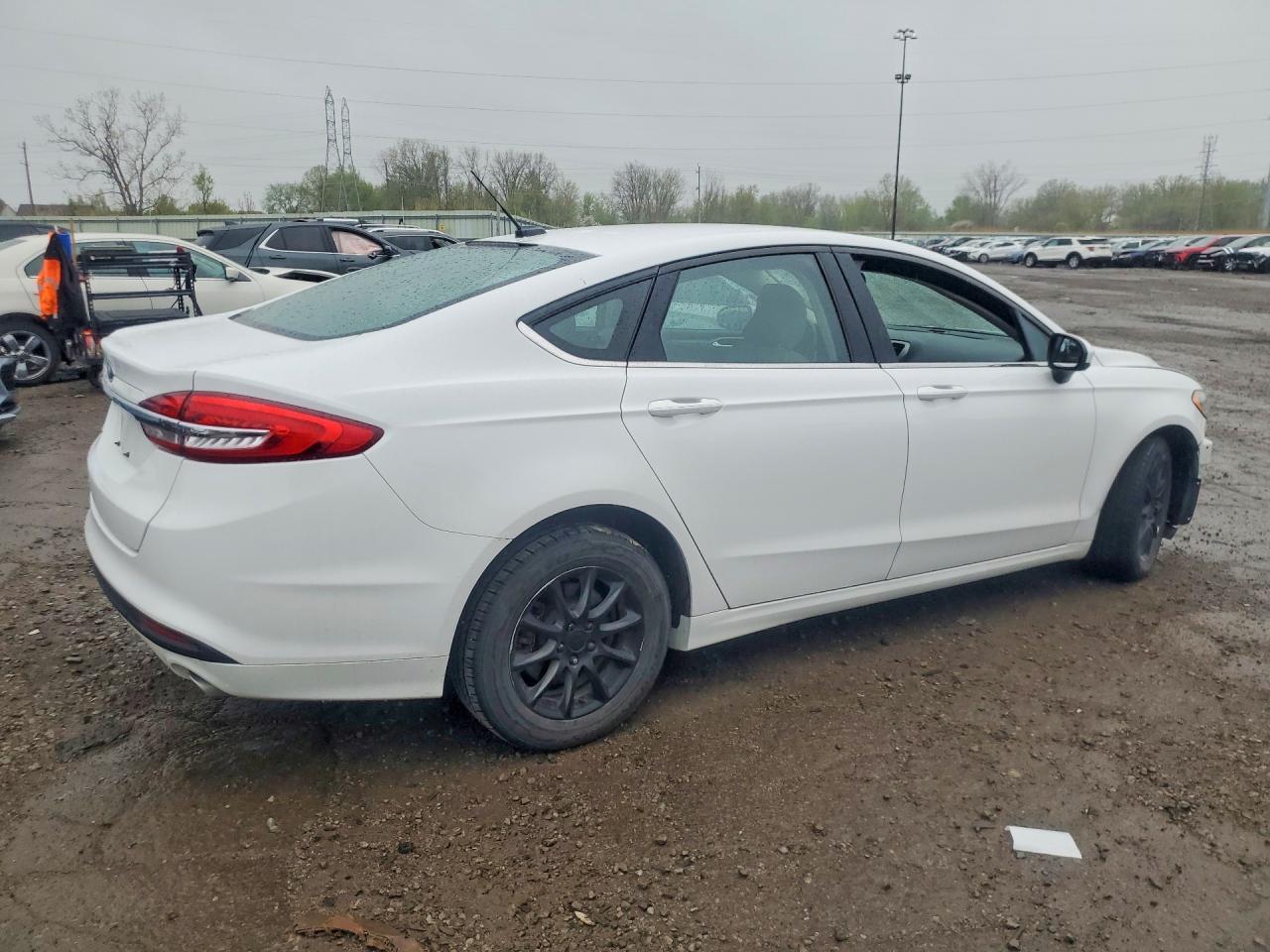 2017 Ford Fusion S - Фото 3