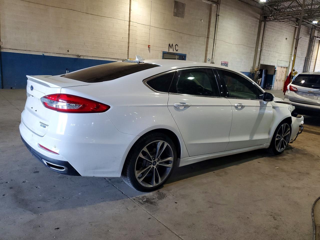 2020 Ford Fusion Titanium - Фото 3