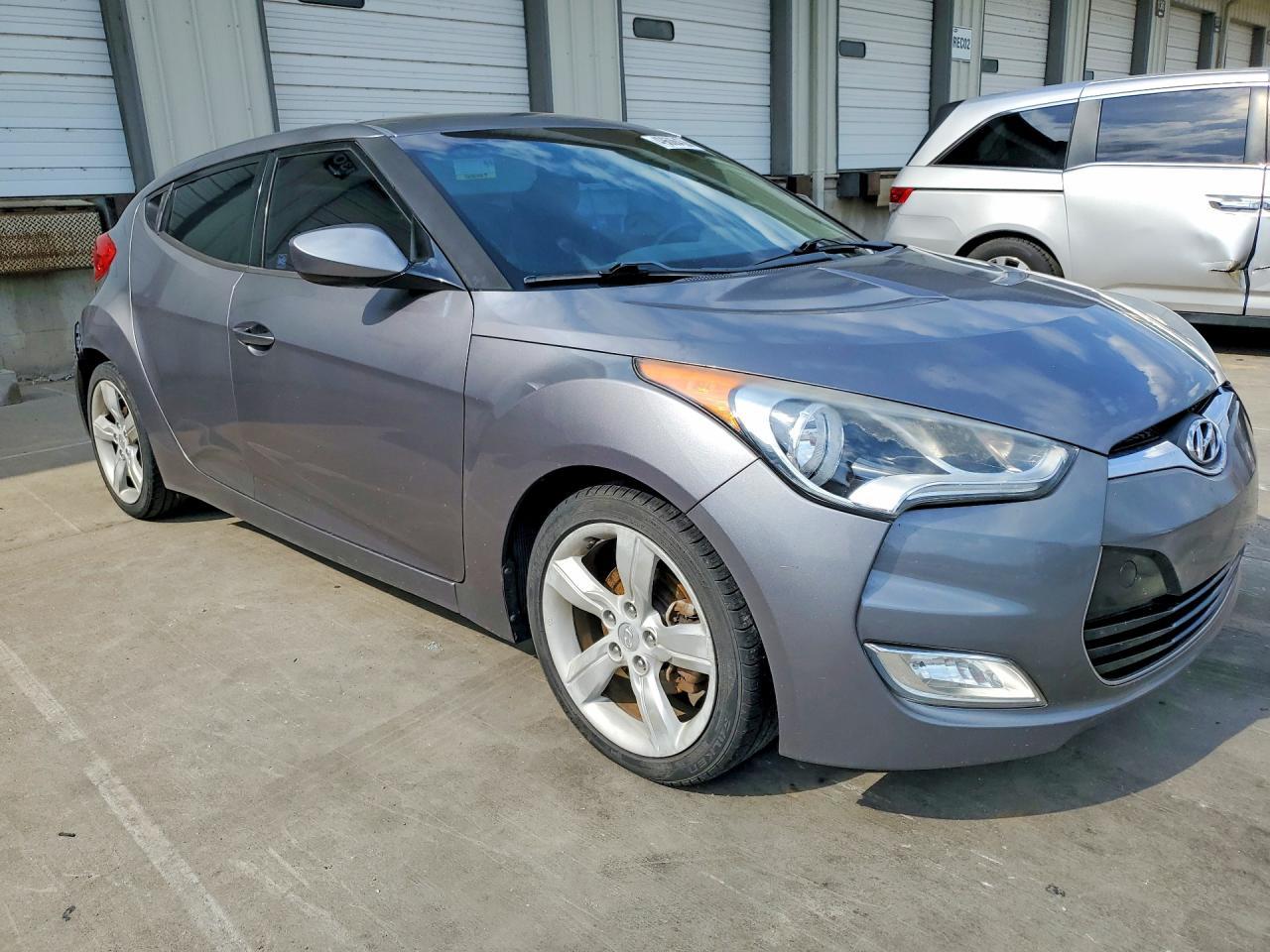 2014 Hyundai Veloster Base - Фото 4