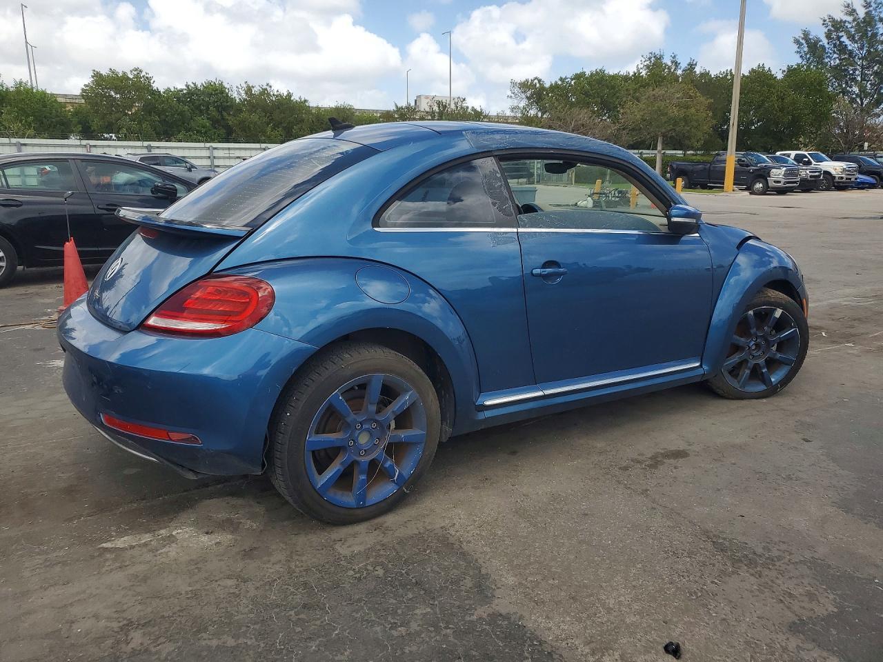 2023 Volkswagen Beetle Se - Фото 3