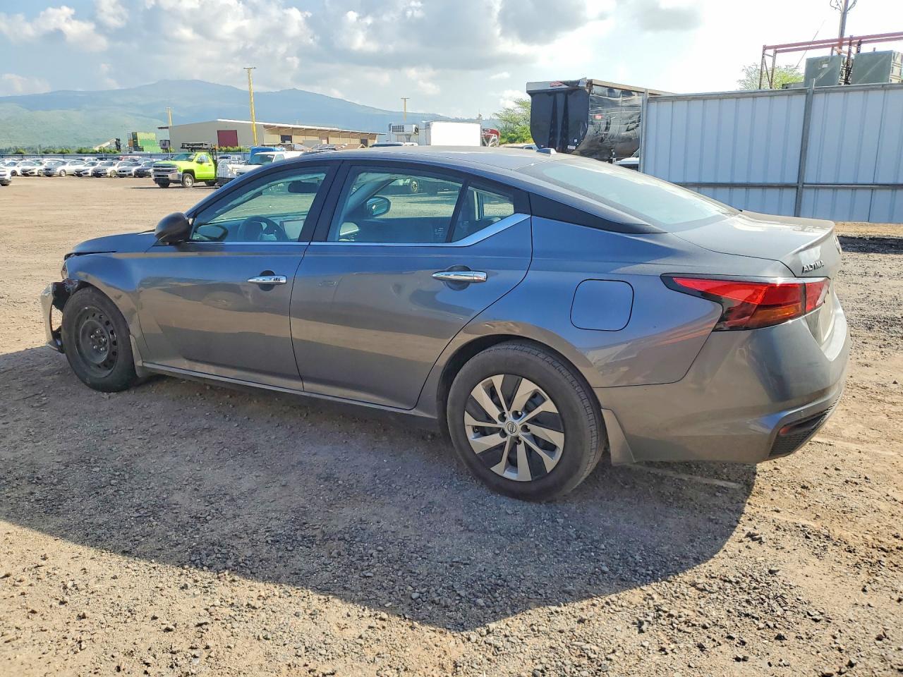2025 Nissan Altima S - Фото 2