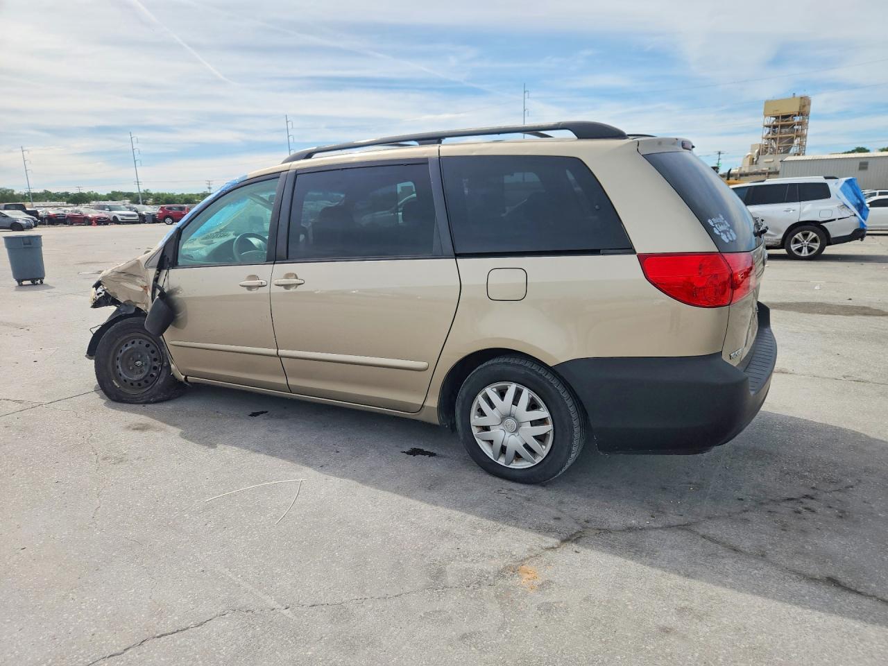 2007 Toyota Sienna Le 8-Passenger - Image 2