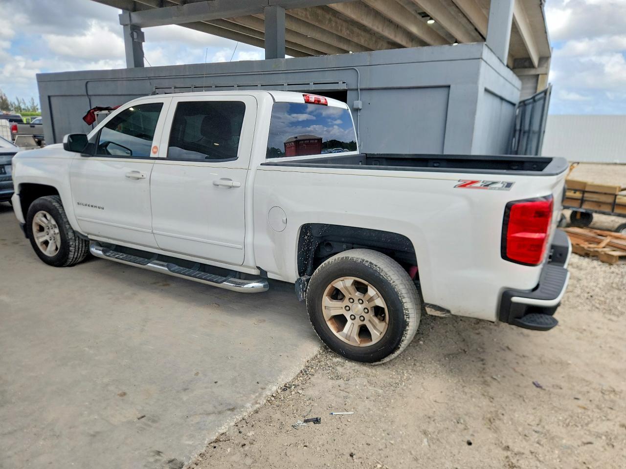 2017 Chevrolet Silverado K1500 Lt - Image 2