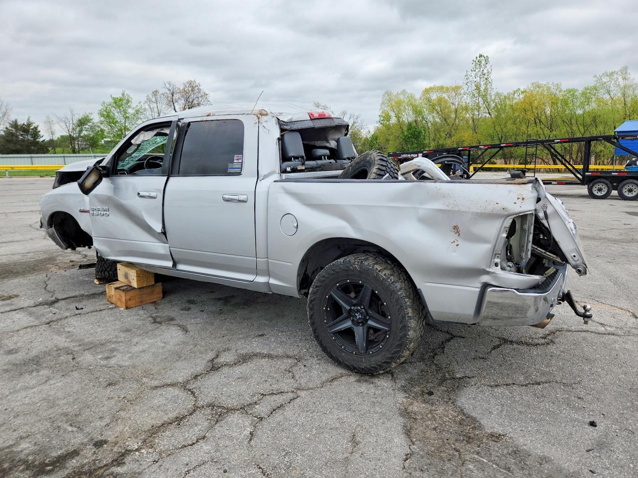 2015 Ram 1500 Slt - Image 2