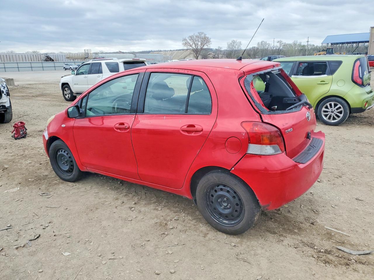 2010 Toyota Yaris Base - Image 2