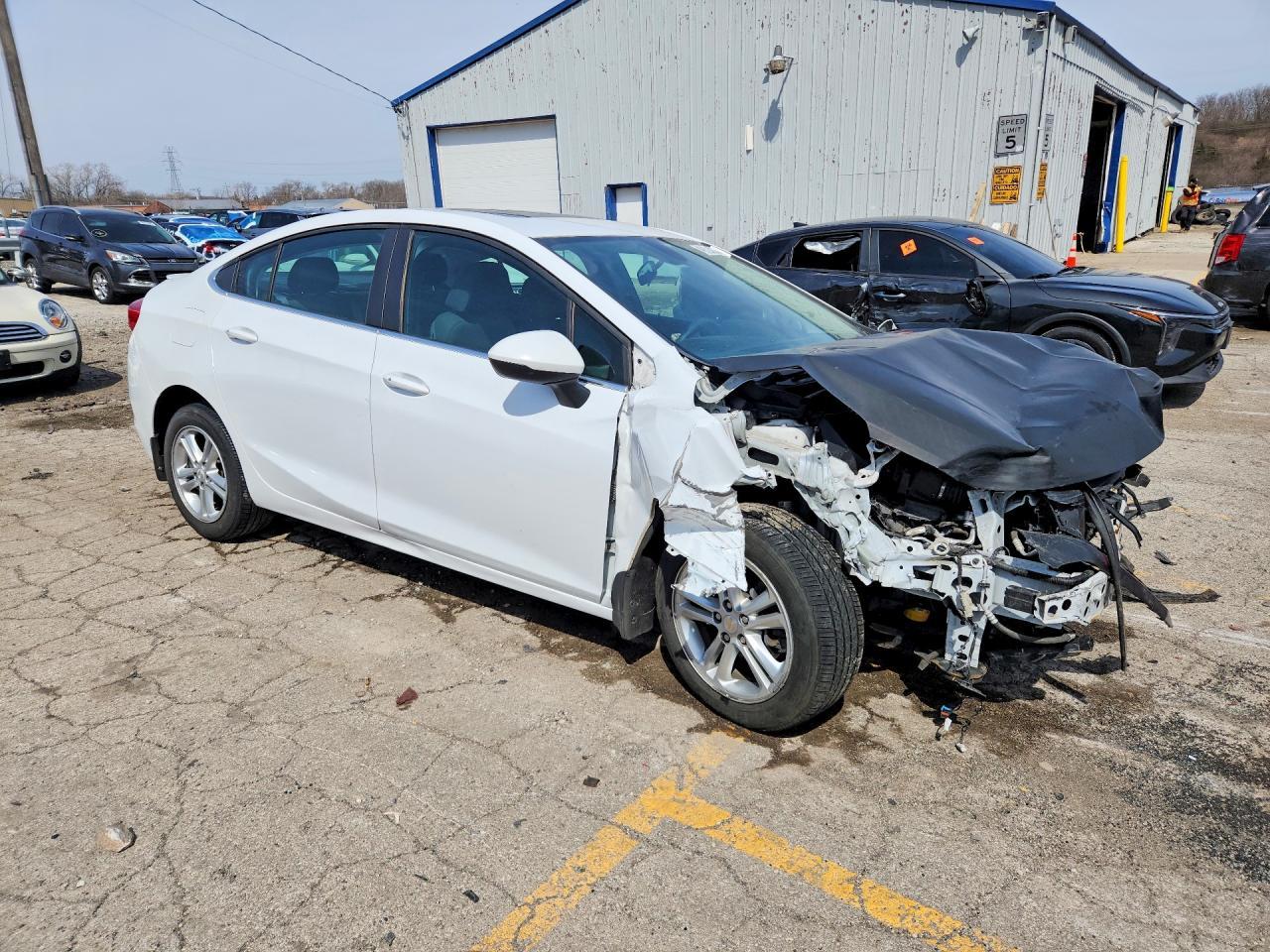 2017 Chevrolet Cruze Lt - Image 4