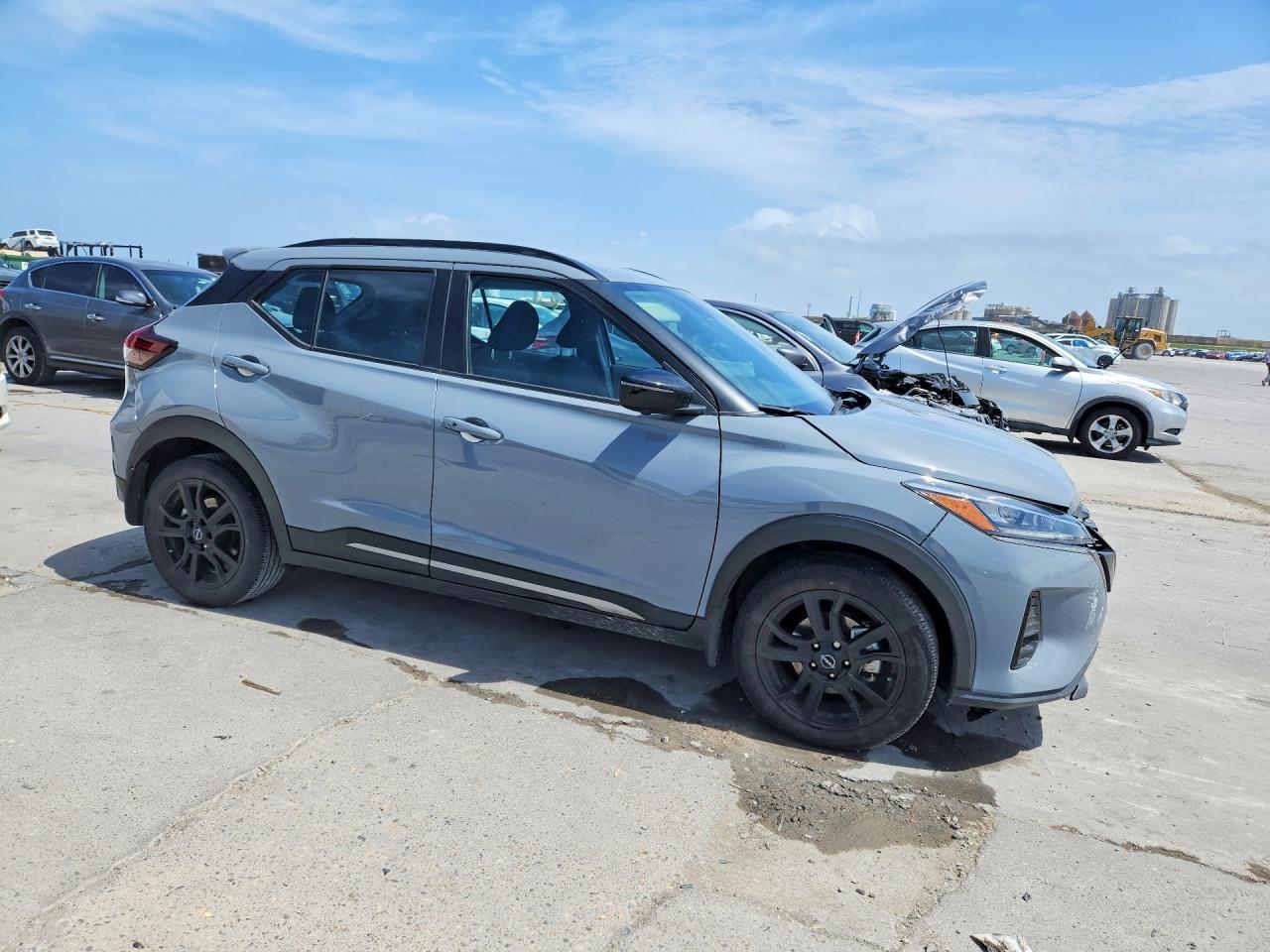 2024 Nissan Kicks Sr - Image 4
