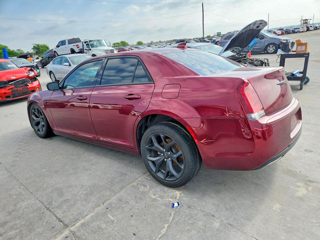 2021 Chrysler 300 Touring - Фото 2