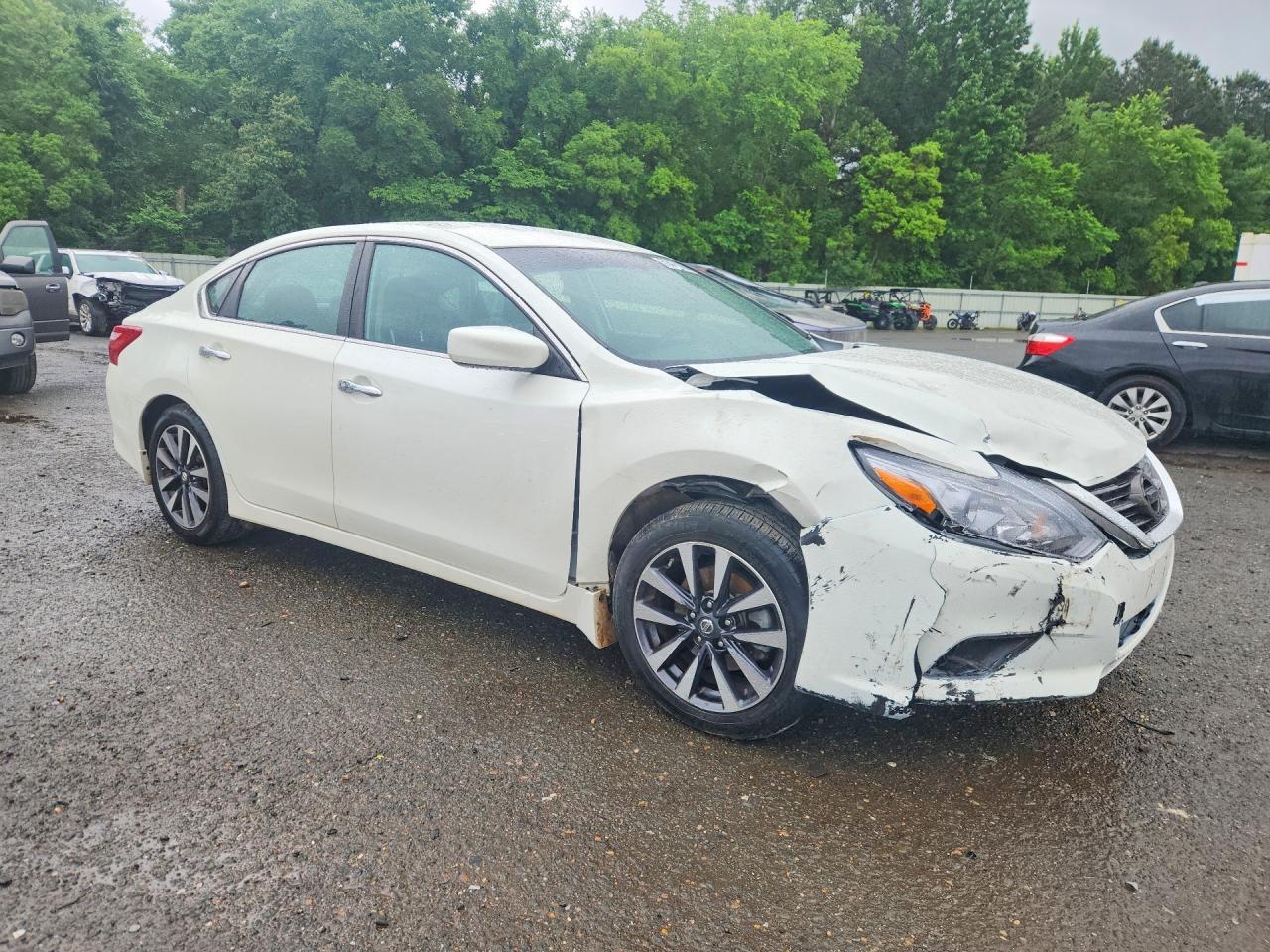 2016 Nissan Altima - Image 4