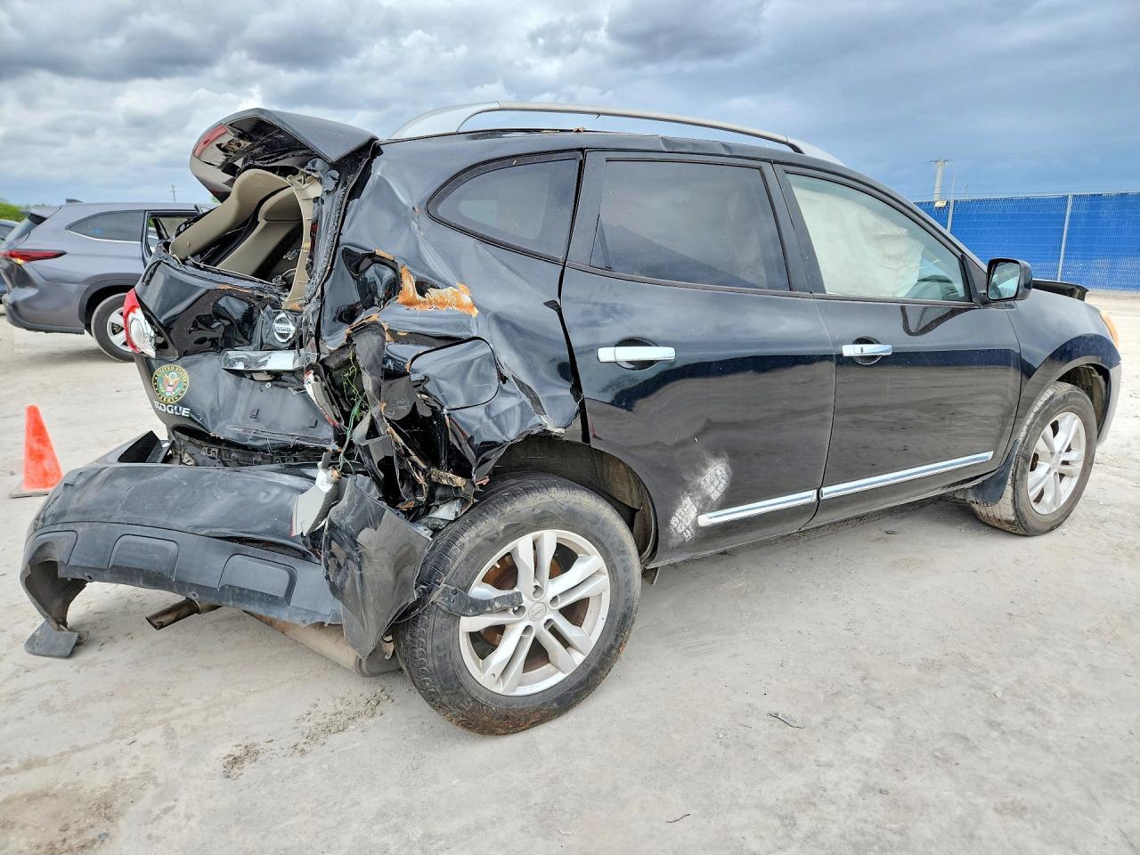 2013 Nissan Rogue S - Фото 3