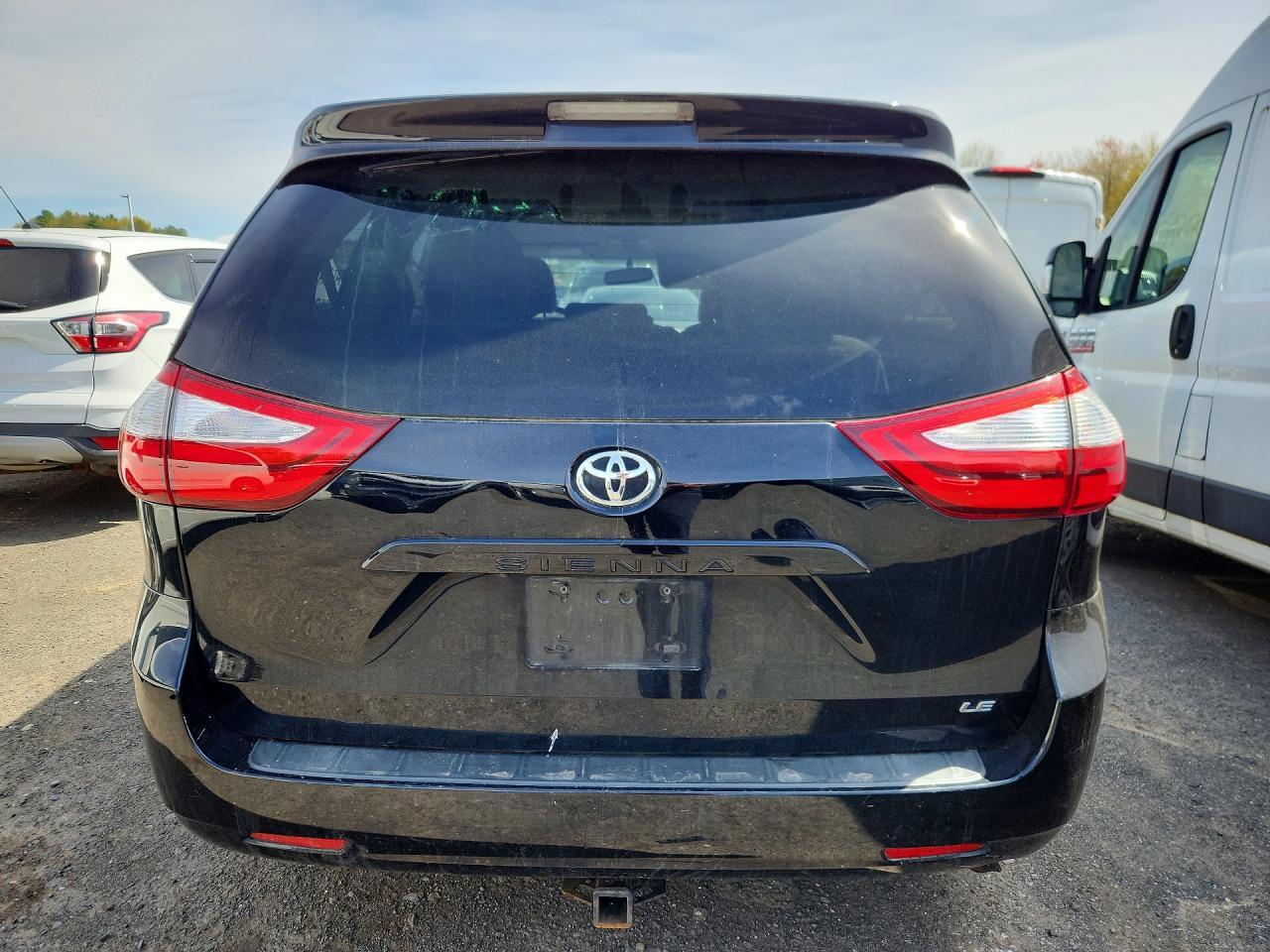 2017 Toyota Sienna Le - Image 6