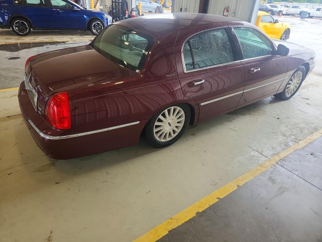 2004 Lincoln Town Car Executive - Фото 3
