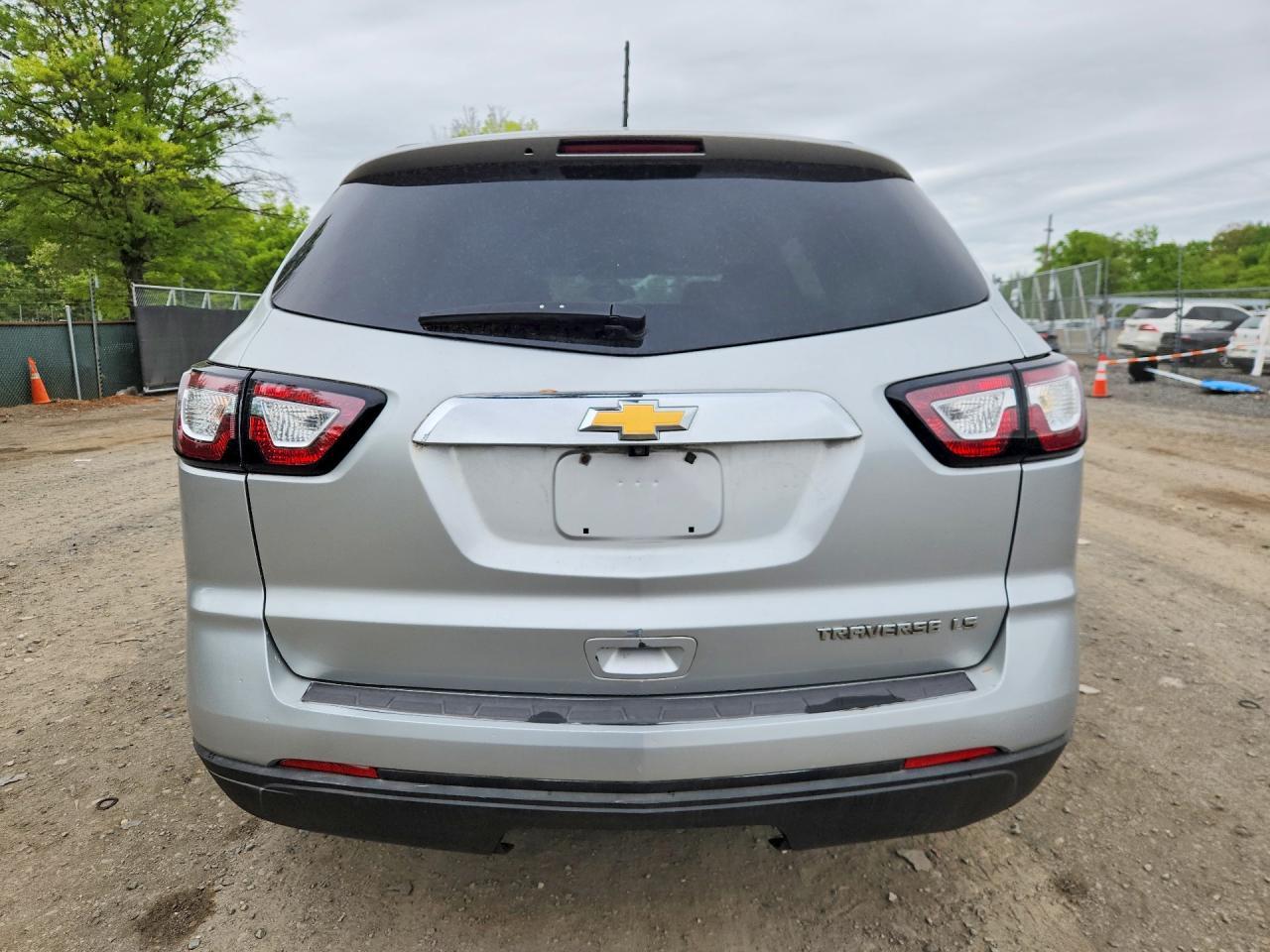 2013 Chevrolet Traverse Ls - Image 6