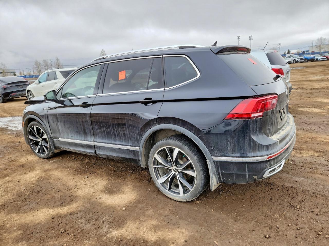 2022 Volkswagen Tiguan Sel R-Line - Image 2