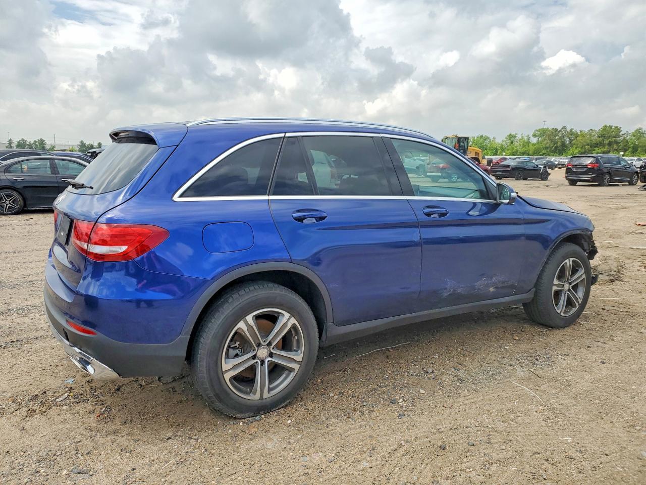 2017 Mercedes-Benz Glc 300 - Фото 3