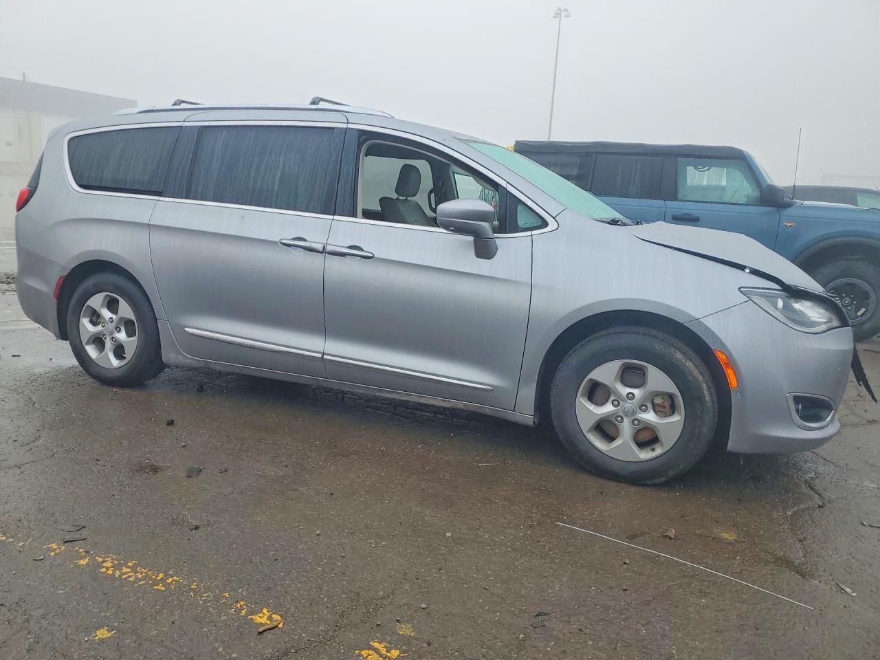2017 Chrysler Pacifica Touring L Plus - Image 4