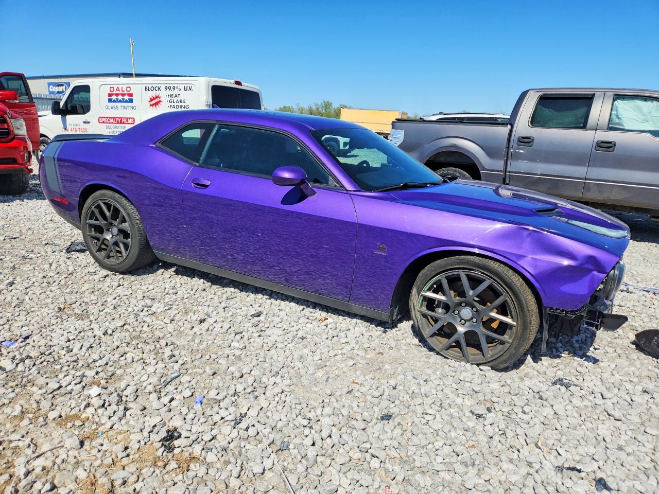 2016 Dodge Challenger R - Image 4