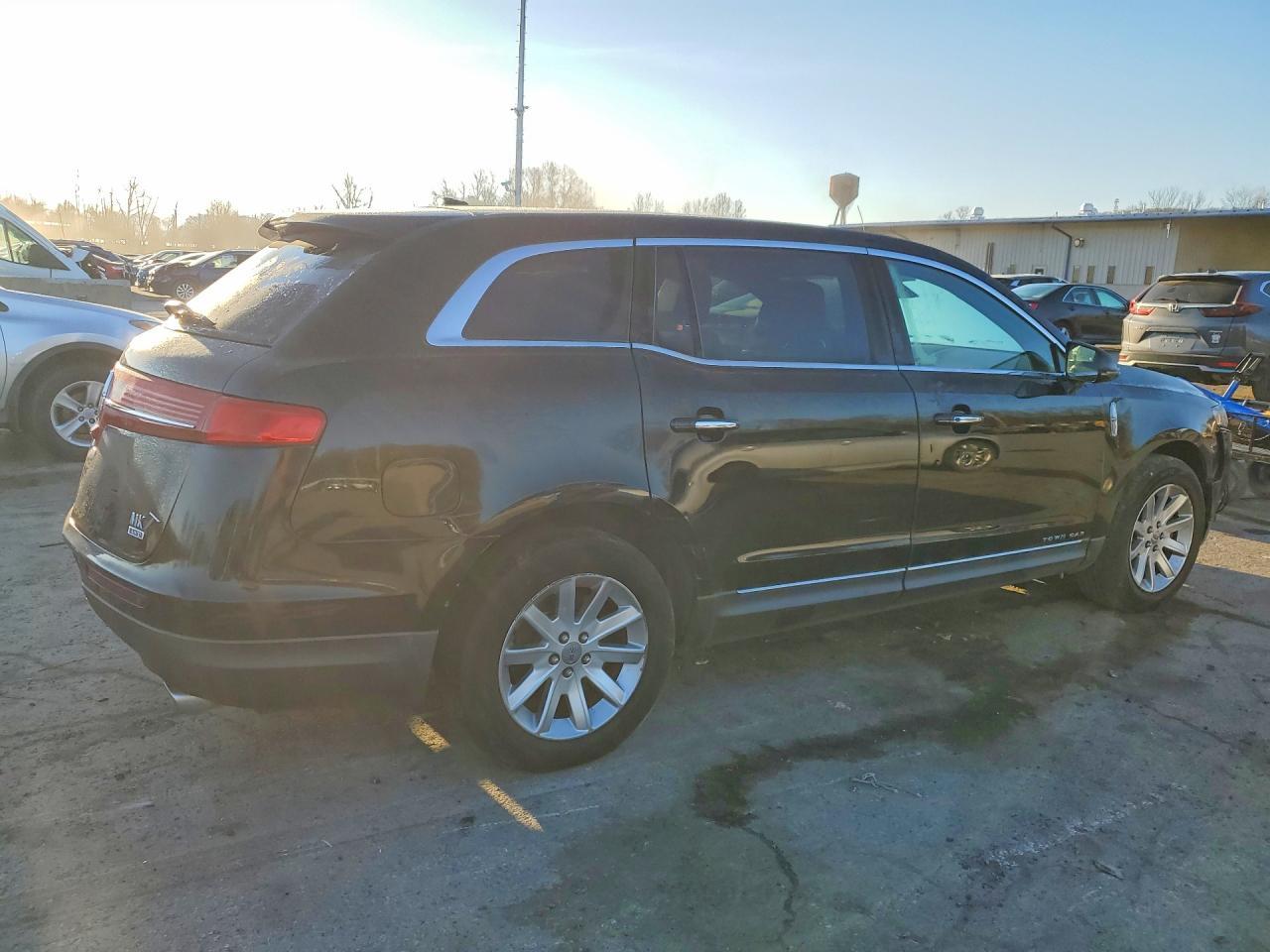 2016 Lincoln Mkt - Фото 3