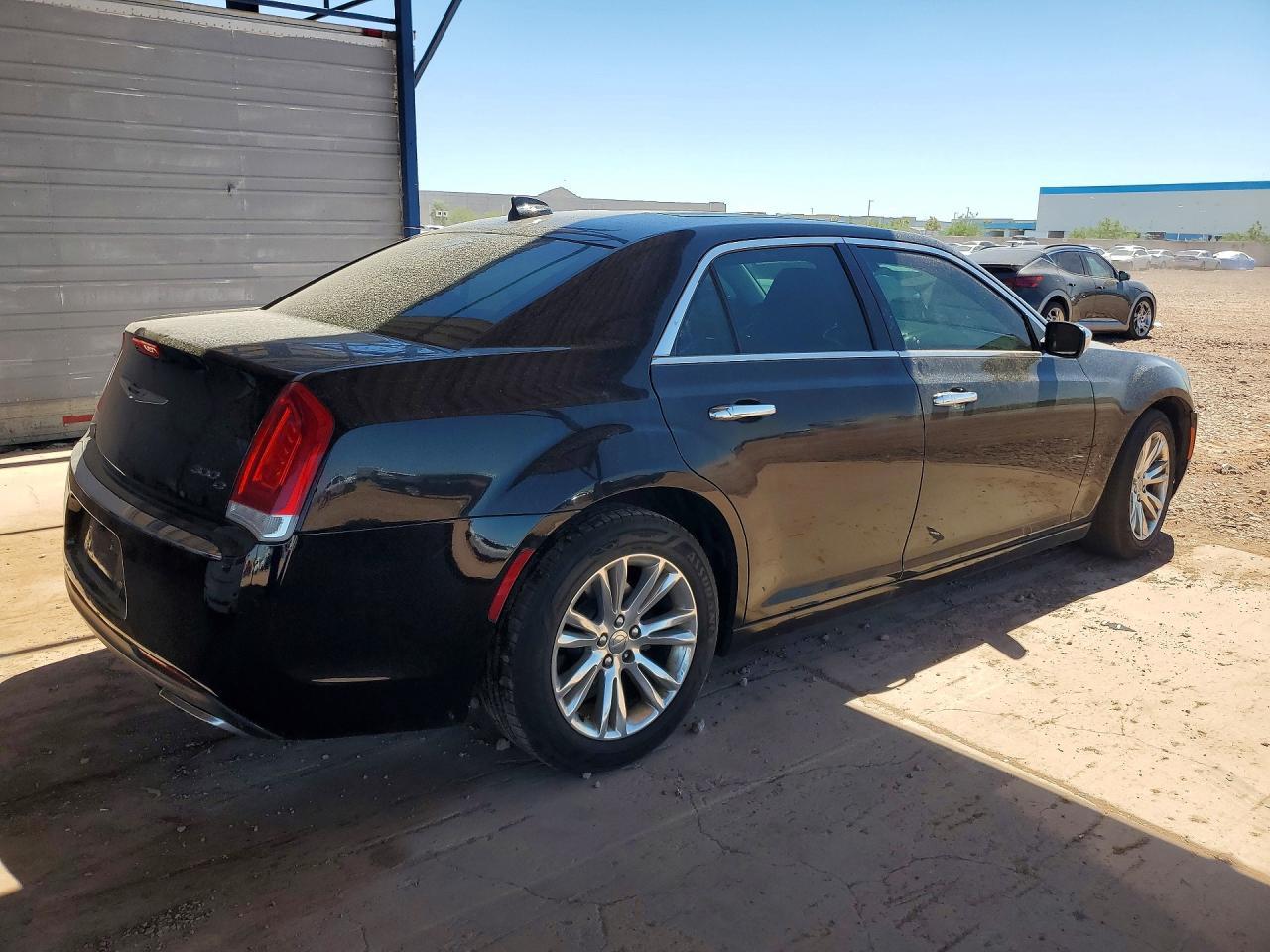 2016 Chrysler 300C - Фото 3