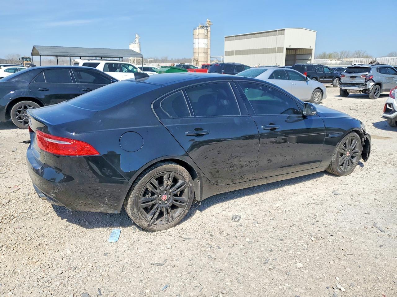 2017 Jaguar Xe Prestige - Image 3