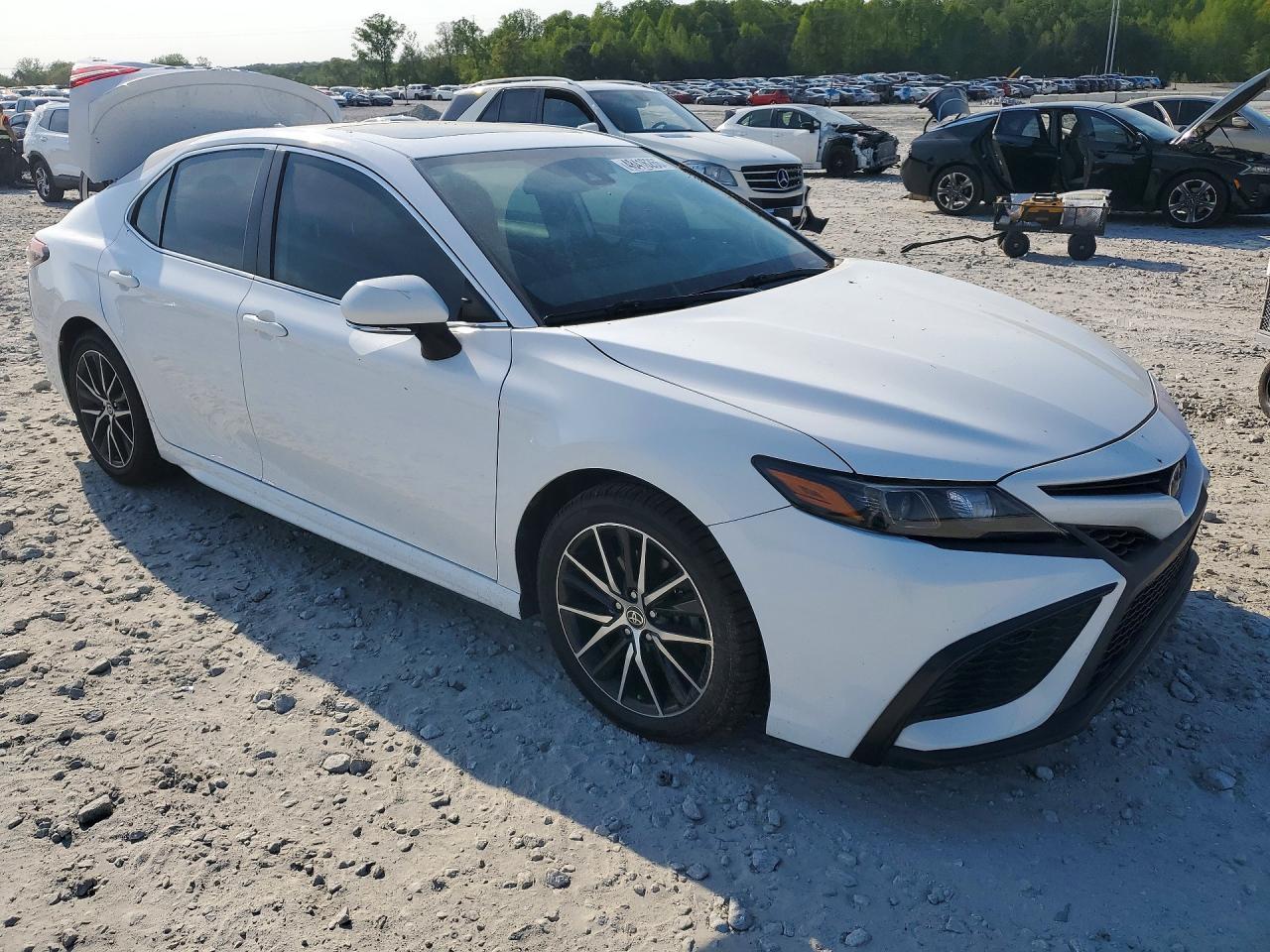 2021 Toyota Camry Se - Фото 4
