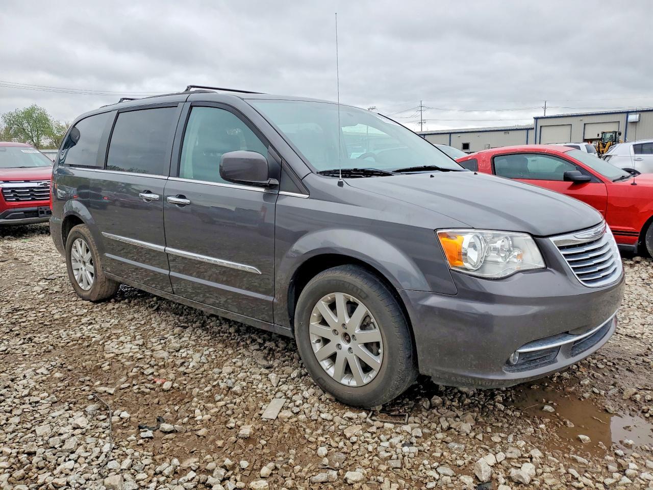 2016 Chrysler Town & Country Touring - Фото 4