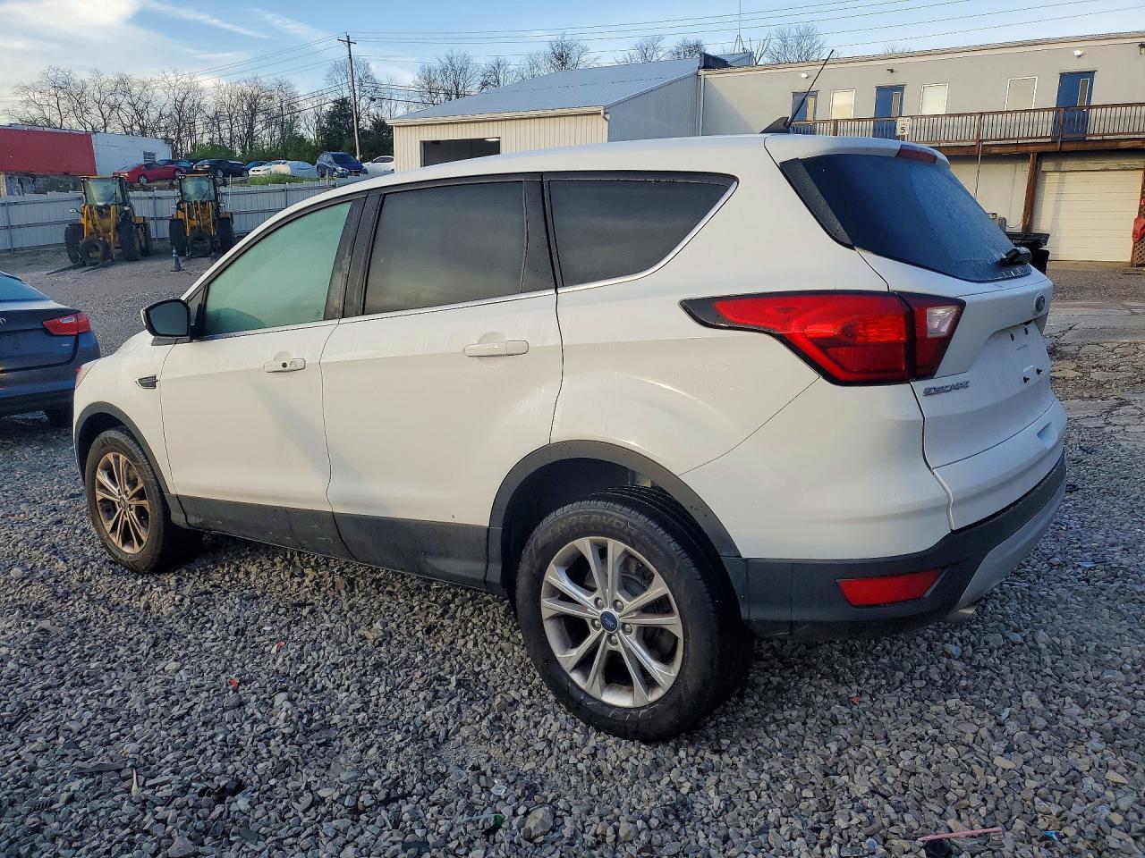 2019 Ford Escape Se - Фото 2