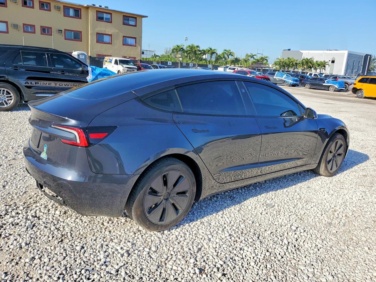 2025 Tesla Model 3 - Image 3