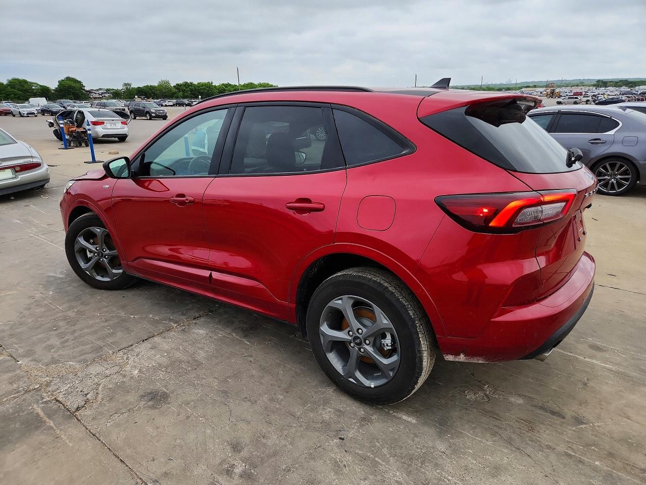 2024 Ford Escape St Line - Image 2