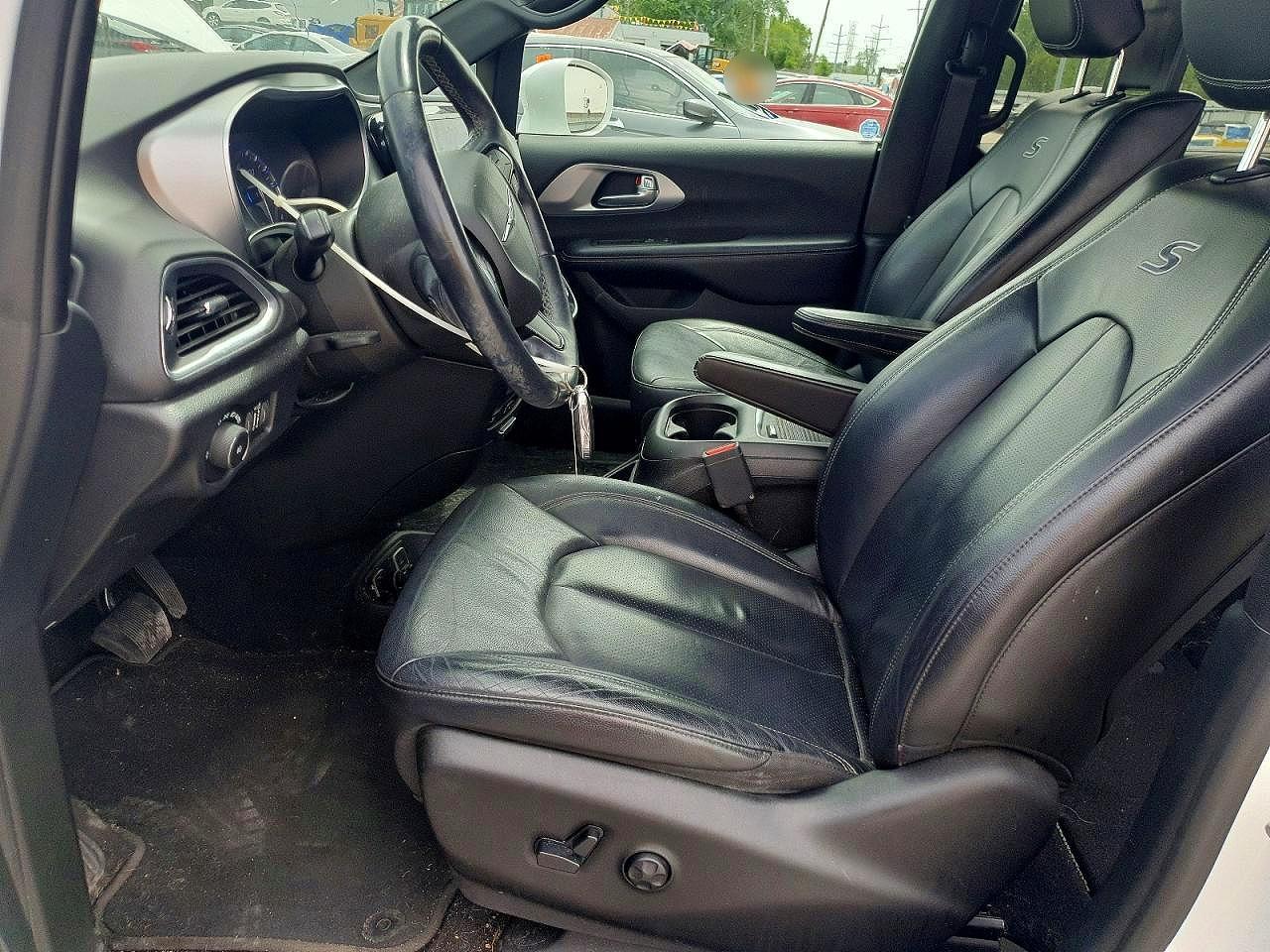 2018 Chrysler Pacifica Touring L Plus - Image 7