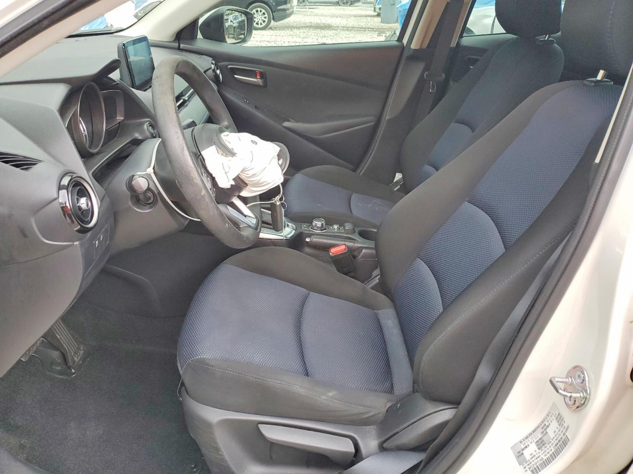 2019 Toyota Yaris Le - Image 7