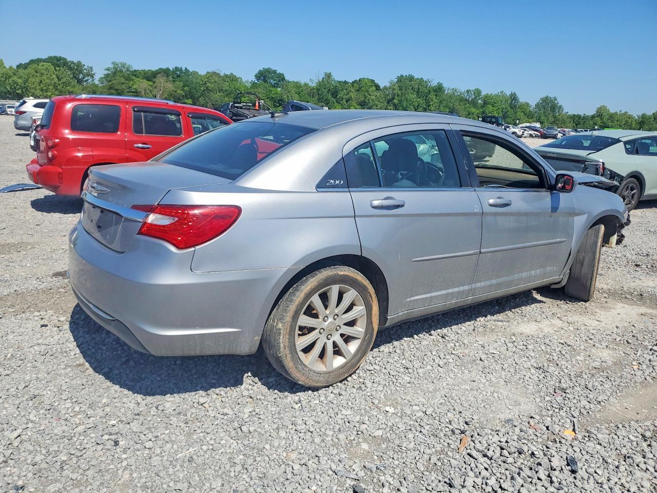 2013 Chrysler 200 Touring - Image 3