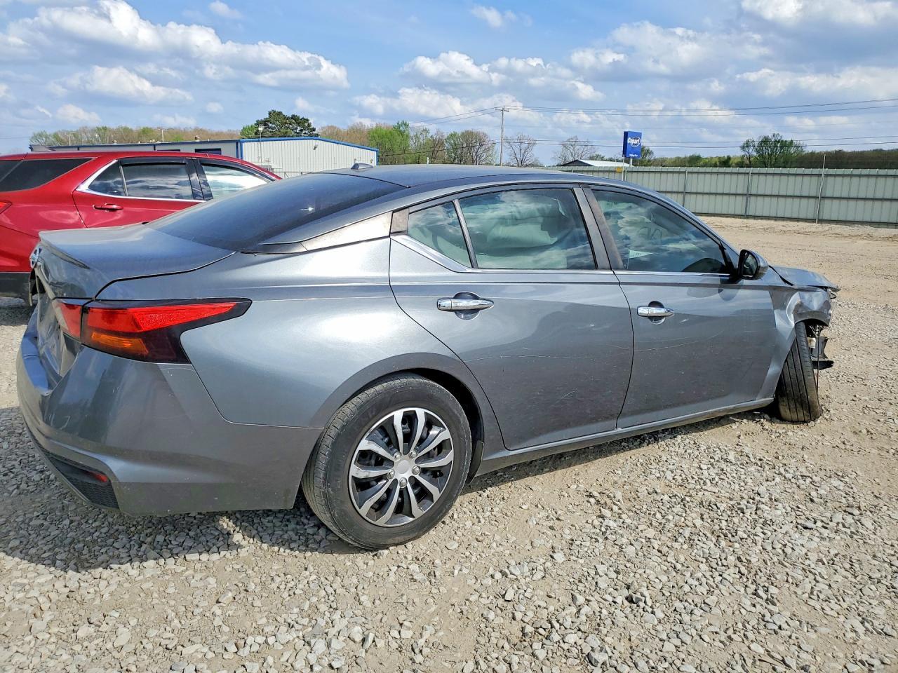 2020 Niss Altima S - Фото 3