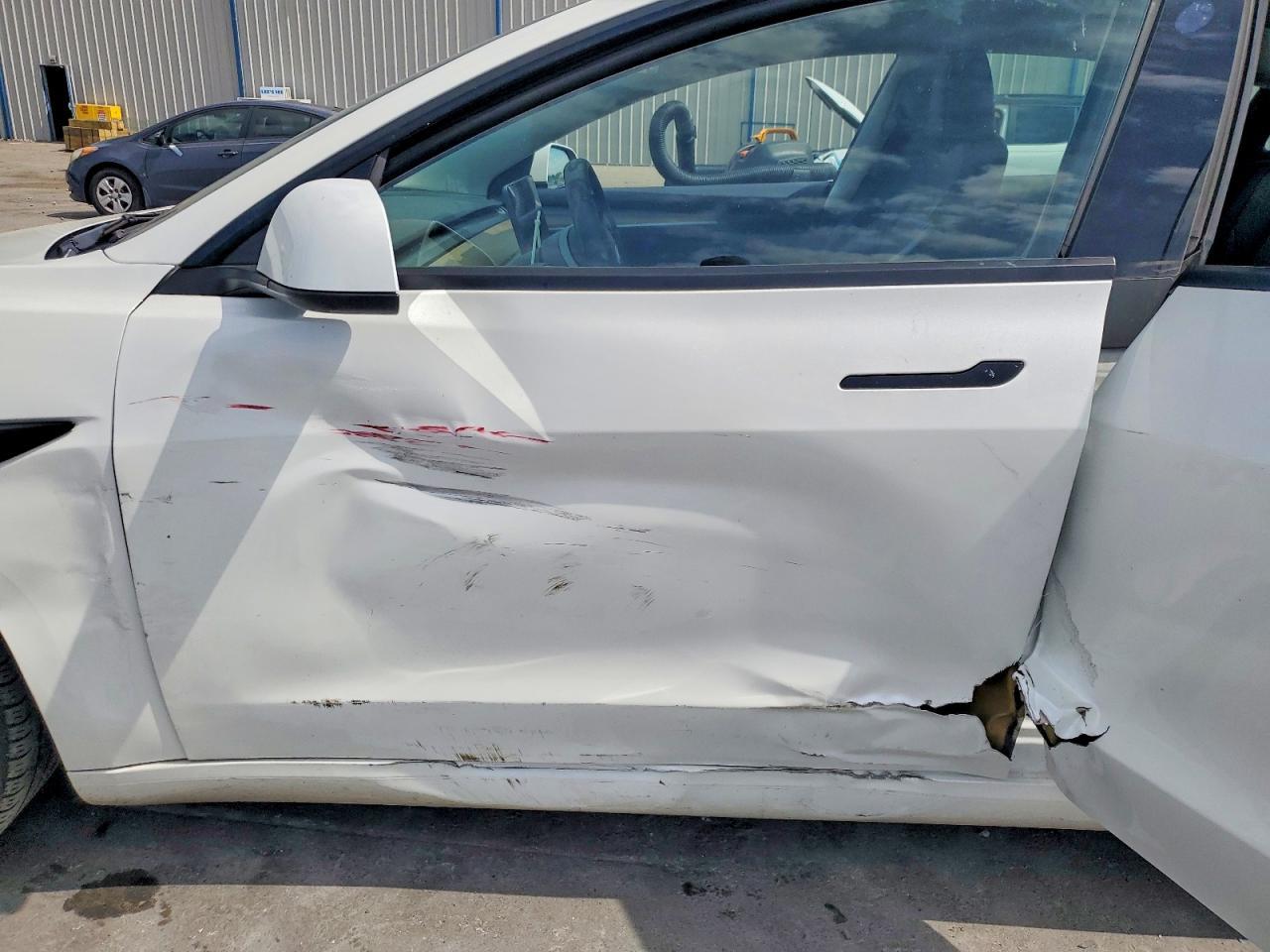 2023 Tesla Model 3 - Image 7